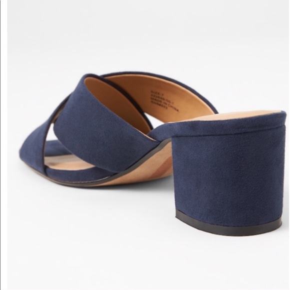 Last one size 9! Banana Republic Block heel sandal - Picture 2 of 3